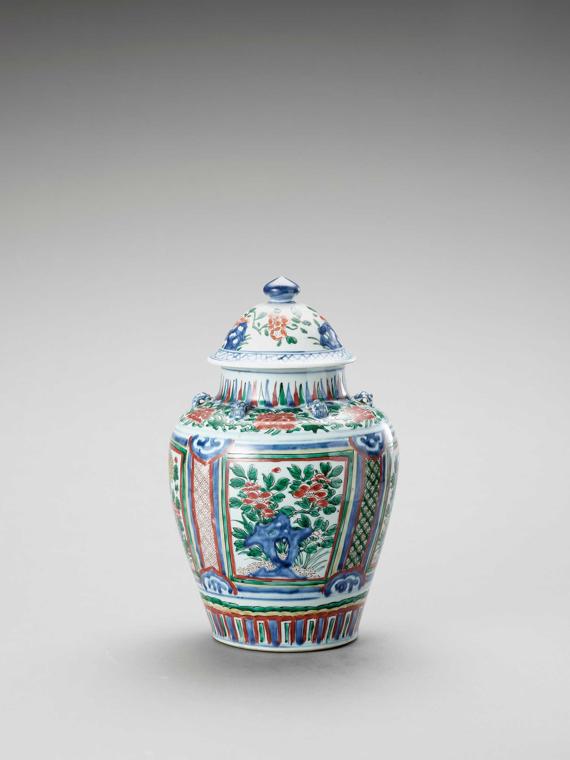 Lot 1131 - A LARGE WUCAI JAR AND COVER