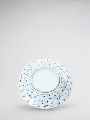 Lot 147 - A LARGE BLUE AND WHITE PORCELAIN CHARGER