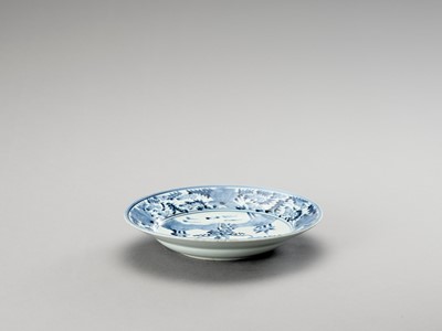 Lot 34 - A ‘KRAAK’ STYLE BLUE AND WHITE PORCELAIN DISH