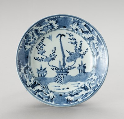 Lot 1183 - A ‘KRAAK’ STYLE BLUE AND WHITE PORCELAIN DISH
