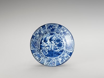 Lot 35 - A BLUE AND WHITE PORCELAIN DISH
