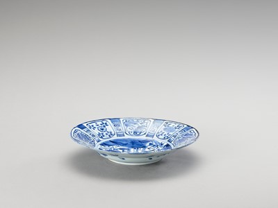 Lot 35 - A BLUE AND WHITE PORCELAIN DISH