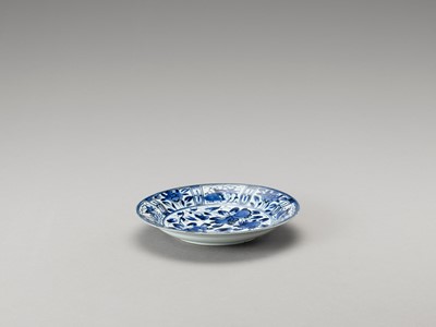 Lot 149 - A BLUE AND WHITE ‘FLORAL’ PORCELAIN DISH