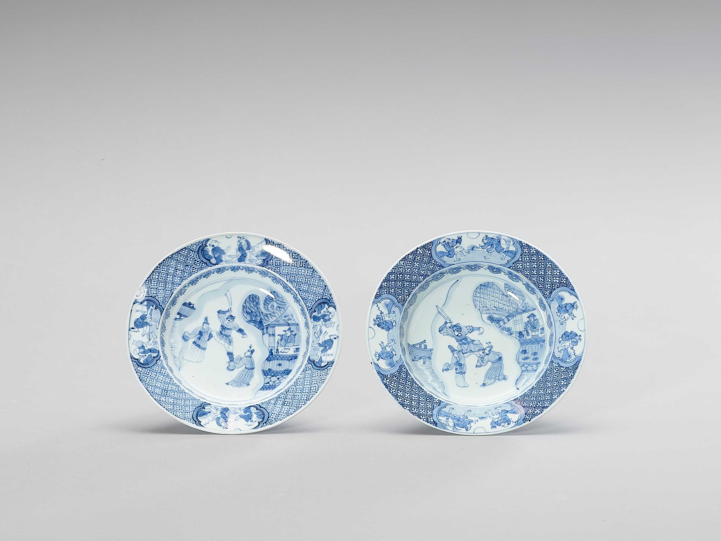 Lot 1017 - A PAIR OF BLUE AND WHITE PORCELAIN DISHES