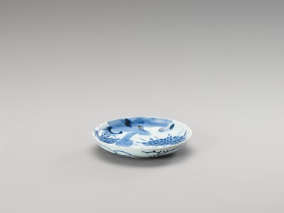 Lot 163 - A BLUE AND WHITE PORCELAIN DISH