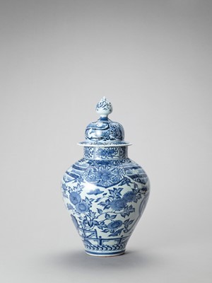 Lot 1021 - A LARGE BLUE AND WHITE PORCELAIN JAR AND COVER