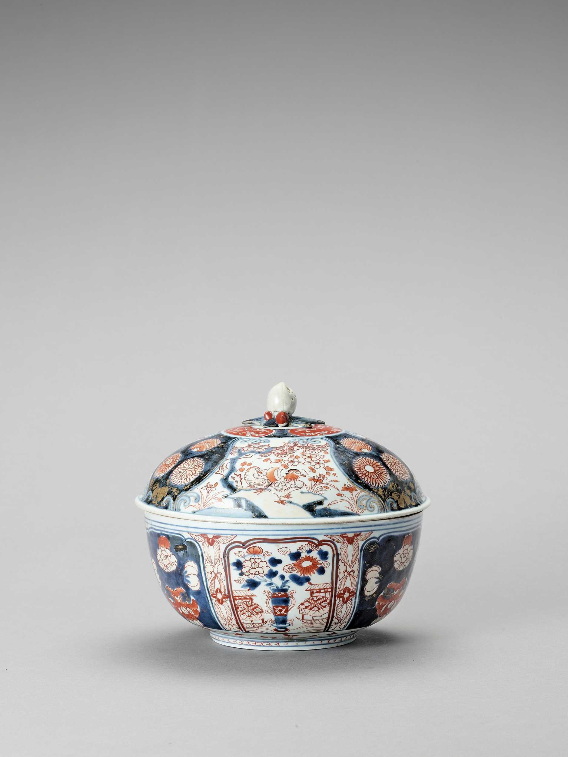 Lot 110 - AN IMARI PORCELAIN BOX WITH COVER