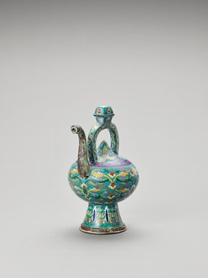 Lot 891 - A CLOISONNE ENAMEL EWER, LATE QING