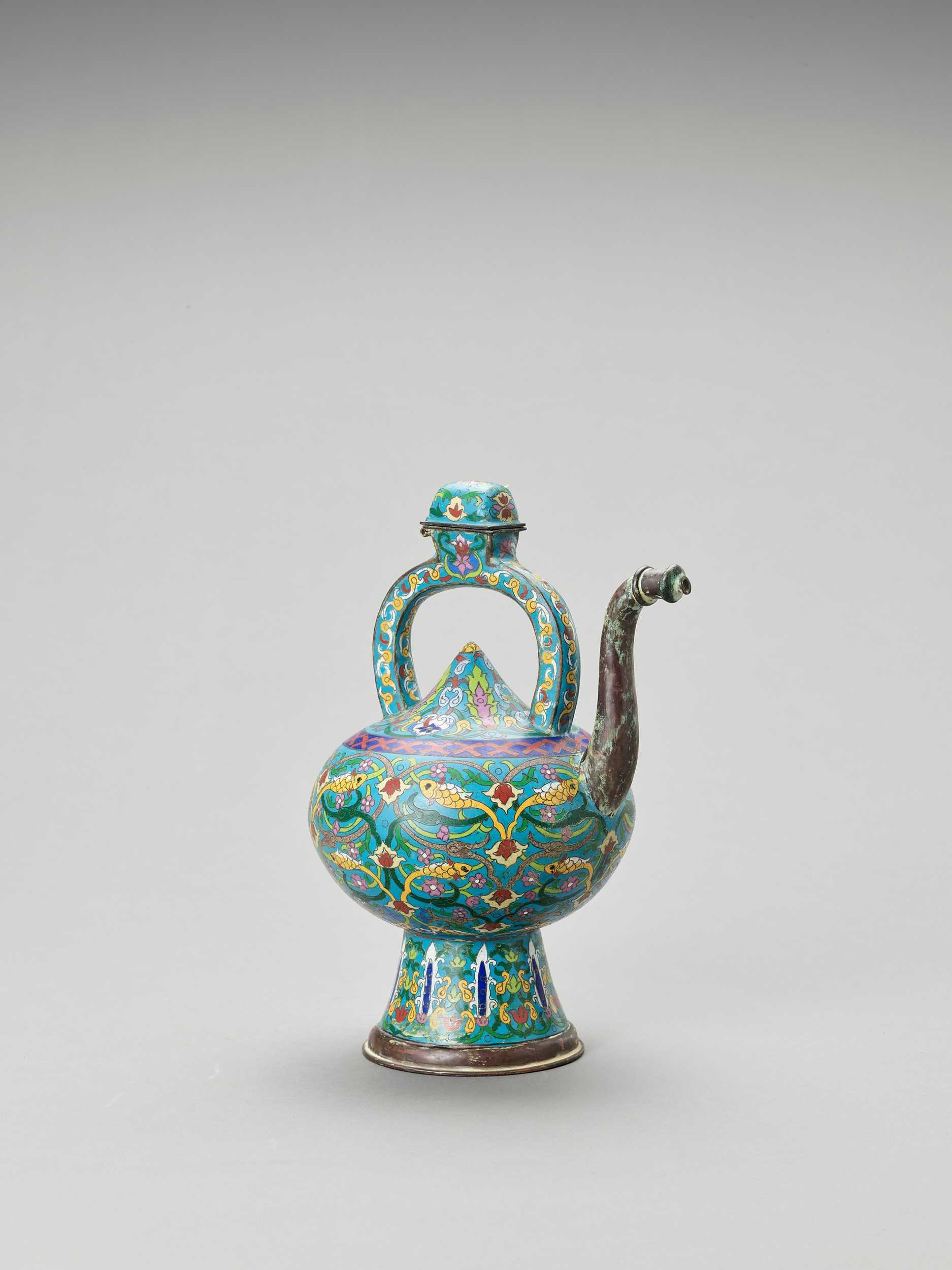 Lot 891 - A CLOISONNE ENAMEL EWER, LATE QING