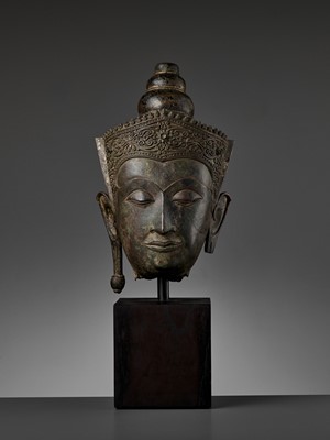 Lot 722 - A BRONZE HEAD OF BUDDHA, AYUTTHAYA KINGDOM