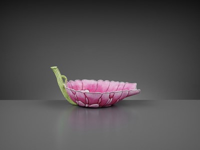 Lot 292 - A FAMILLE ROSE ENAMELED ‘LOTUS’ LIBATION CUP, GUANGXU PERIOD AND DATED 1880