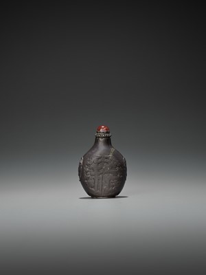 Lot 330 - A FINELY CARVED DUAN STONE SNUFF BOTTLE