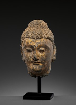 Lot 688 - A SUPERBLY CARVED GRAY SCHIST HEAD OF BUDDHA, GANDHARA