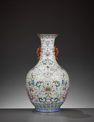 Lot 327 - A FAMILLE ROSE ‘LOTUS AND DRAGONS’ VASE, LATE QING TO REPUBLIC