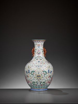 Lot 327 - A FAMILLE ROSE ‘LOTUS AND DRAGONS’ VASE, LATE QING TO REPUBLIC