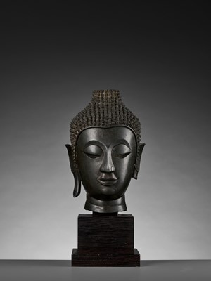 Lot 725 - A BRONZE HEAD OF BUDDHA, SUKHOTHAI KINGDOM, CHIEN SEN STYLE