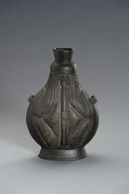 Lot 27 - A REMARKABLE BRONZE TOAD FLASK