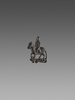 Lot 421 - AN OPENWORK BRONZE ‘HORSE RIDER’ BADGE, TANG DYNASTY