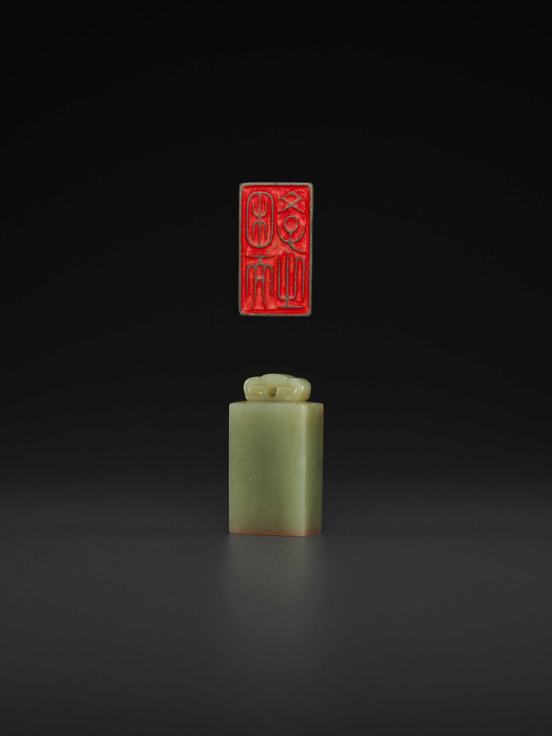 Lot 117 - A CELADON AND RUSSET JADE ‘LINGZHI’ SEAL, MID-QING TO REPUBLIC