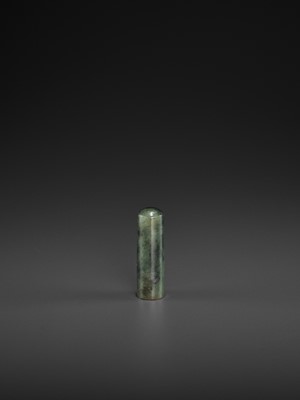 Lot 112 - A SPINACH-GREEN JADE SEAL, MID-QING TO REPUBLIC