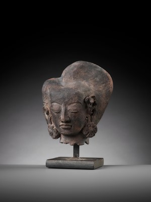 Lot 709 - A TERRACOTTA HEAD OF A DEITY, MAJAPAHIT