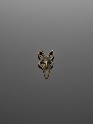 Lot 216 - AN ORDOS ‘WOLF HEAD’ BRONZE PLAQUE, WARRING STATES PERIOD