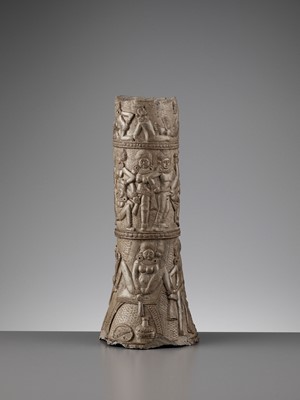 Lot 751 - AN EROTIC CHANDRAKETUGARH VASE, 2ND-1ST CENTURY BC