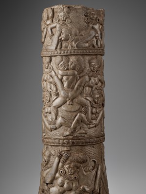 Lot 751 - AN EROTIC CHANDRAKETUGARH VASE, 2ND-1ST CENTURY BC