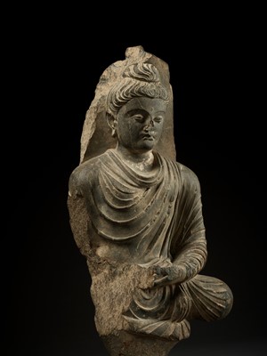 Lot 681 - A GRAY SCHIST FIGURE OF A SEATED BUDDHA, GANDHARA, 2ND-3RD CENTURY