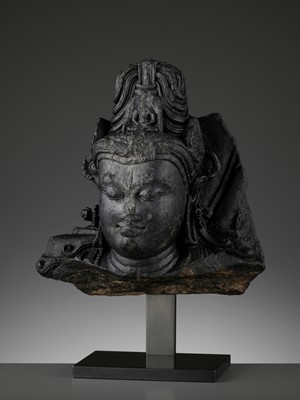 Lot 749 - A HEAVY BLACK STONE HEAD OF AVALOKITESHVARA, PALA PERIOD