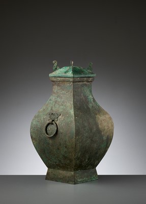 Lot 416 - A BRONZE STORAGE VESSEL AND COVER, FANGHU,