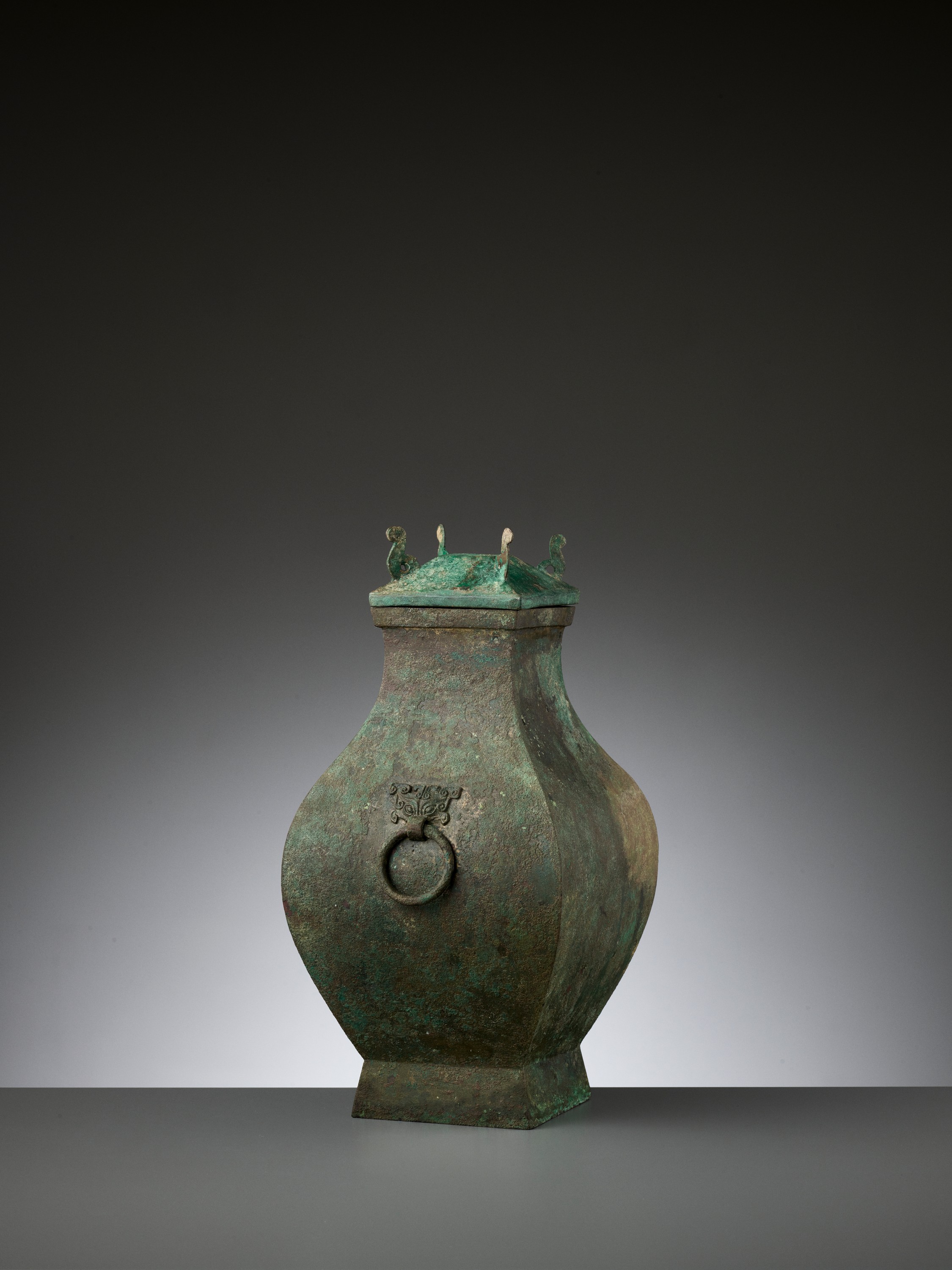 Lot 416 - A BRONZE STORAGE VESSEL AND COVER, FANGHU,