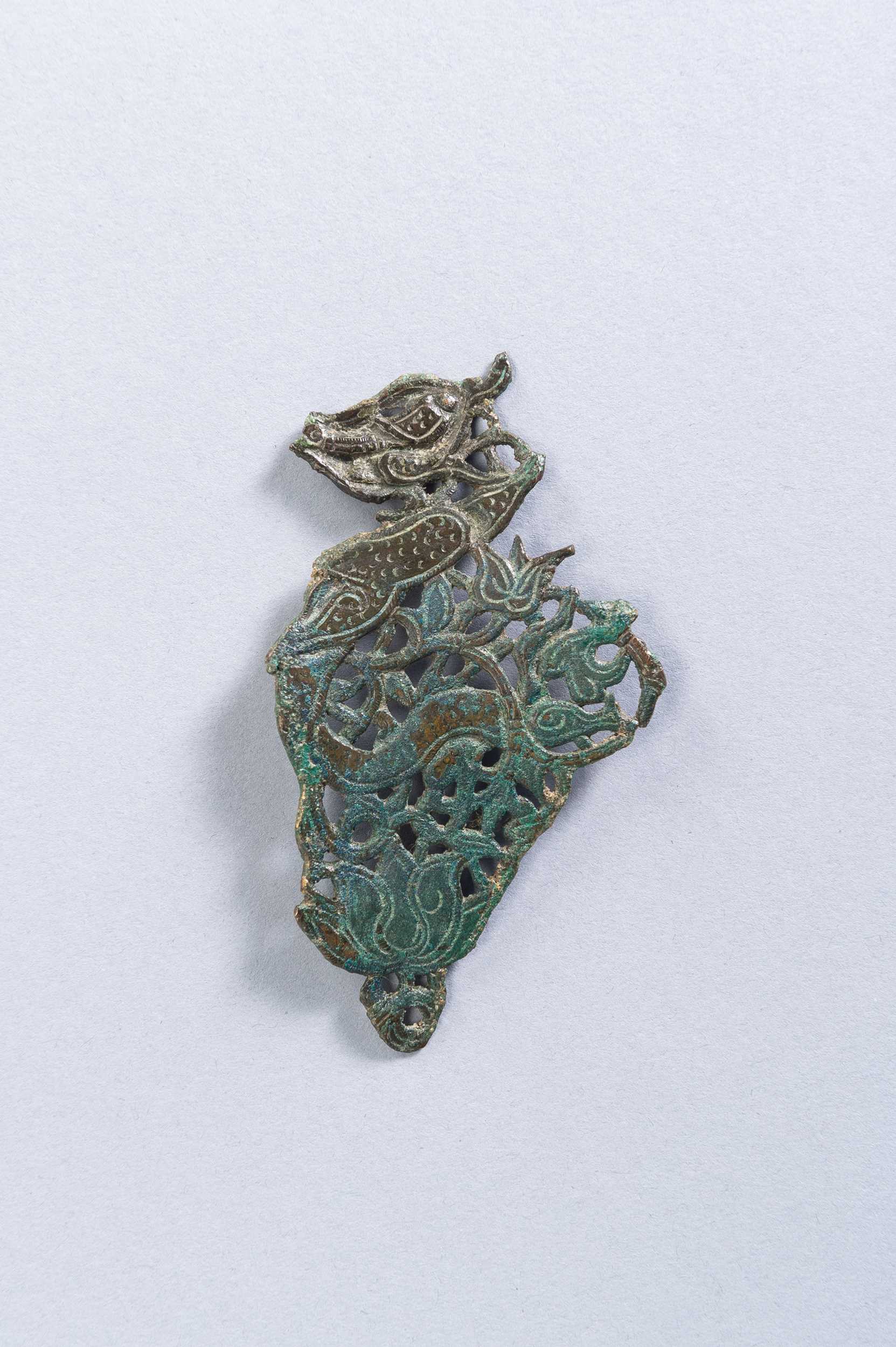 Lot 5 - A CHINESE BRONZE ORNAMENT, TANG TO LIAO