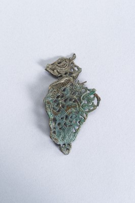 Lot 5 - A CHINESE BRONZE ORNAMENT, TANG TO LIAO