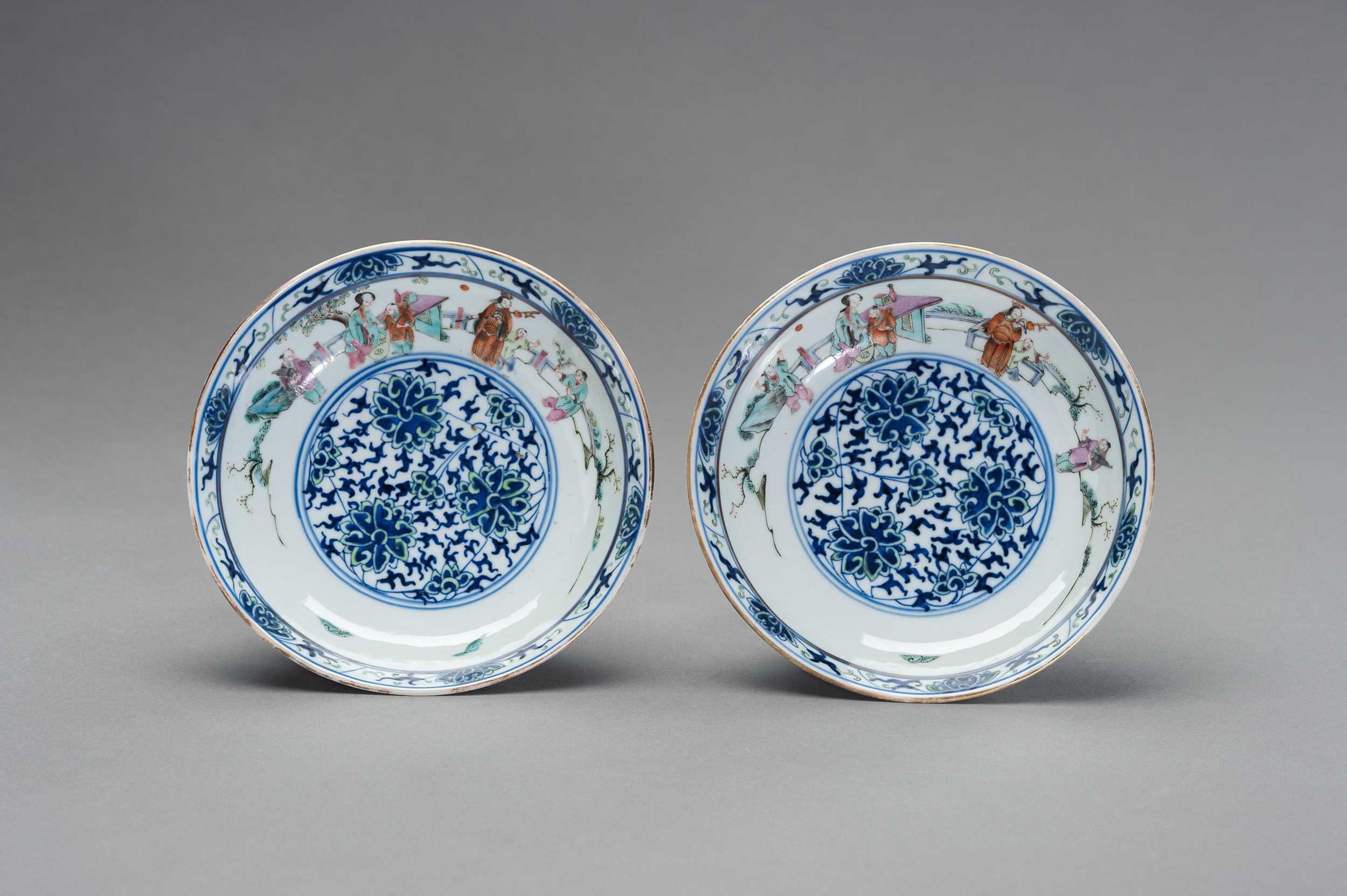 A PAIR OF DOCAI PORCELAIN DISHES