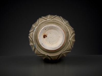 Lot 170 - A YUE ‘LOTUS’ JAR AND COVER, FIVE DYNASTIES