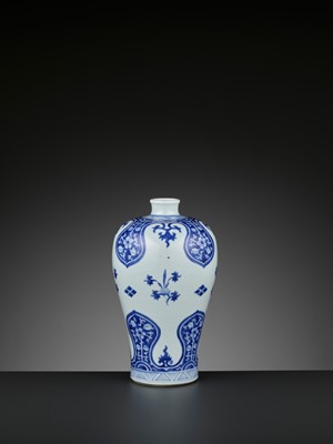 Lot 266 - A BLUE AND WHITE MEIPING, QING DYNASTY