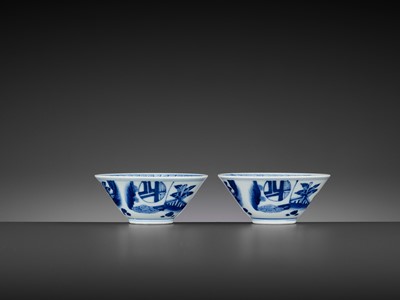 Lot 229 - A PAIR OF SMALL BLUE AND WHITE ‘FLORAL’ BOWLS, 17TH CENTURY