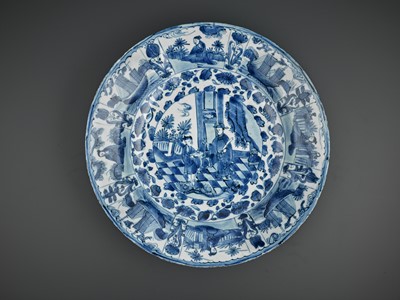 Lot 240 - A LARGE BLUE AND WHITE ‘COURT OFFICIAL AND ATTENDANT’ DISH, WANLI