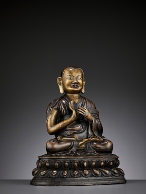 Lot 476 - A BRONZE PORTRAIT FIGURE OF A LAMA, 17TH-18TH CENTURY