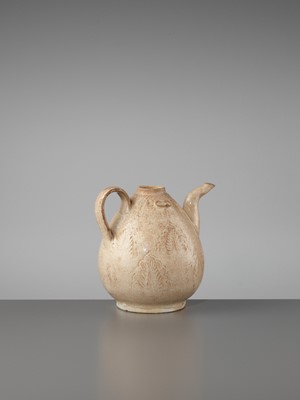 Lot 697 - A STRAW-GLAZED AND INCISED ‘TEA LEAVES’ EWER, SONG DYNASTY