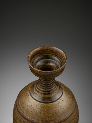 Lot 163 - A BROWN-GLAZED STONEWARE BOTTLE VASE, SUI-TANG DYNASTY