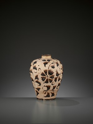 Lot 177 - A CIZHOU CUT-GLAZED ‘FLORAL’ MEIPING, NORTHERN SONG DYNASTY