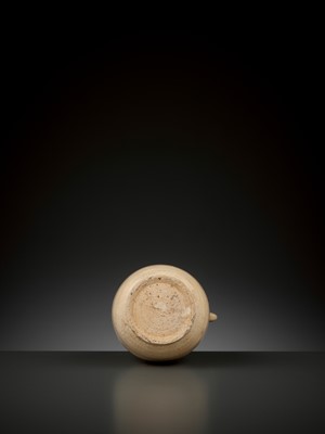 Lot 169 - AN IVORY-GLAZED EWER, FIVE DYNASTIES TO SONG DYNASTY