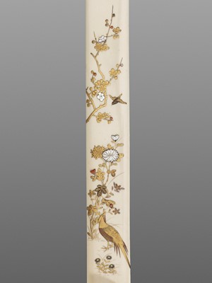 Lot 143 - A FINE SHIBAYAMA-INLAID AND GOLD-LACQUERED IVORY PAGE TURNER WITH MONKEYS IN A STRUGGLE