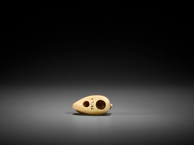 Lot 35 - A CHARMING SMALL IVORY NETSUKE OF CHOKARO’S HORSE IN A GOURD