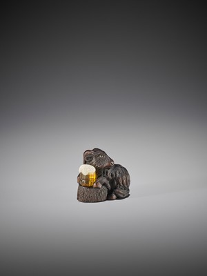 Lot 367 - ALEXANDER DERKACHENKO: A BOXWOOD NETSUKE OF A GOAT WITH BEER (KOZEL)