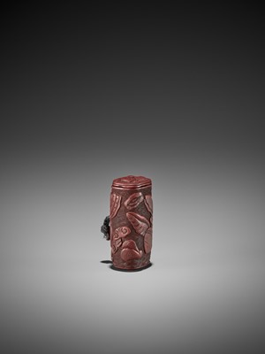Lot 315 - A RARE AND EARLY TSUISHU LACQUER NETSUKE WITH SHELLS AND REISHI