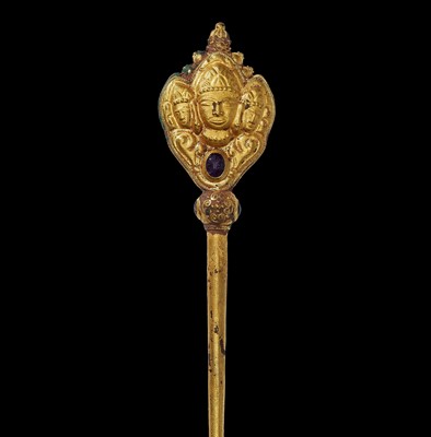 Lot 1287 - A CHAM REPOUSSÉ GOLD HAIRPIN WITH BRAHMA