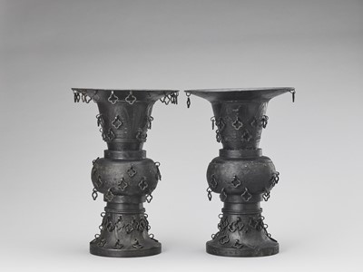 Lot 78 - A PAIR OF METAL ALLOY ARCHAISTIC YEN YEN VASES, LATE QING TO REPUBLIC